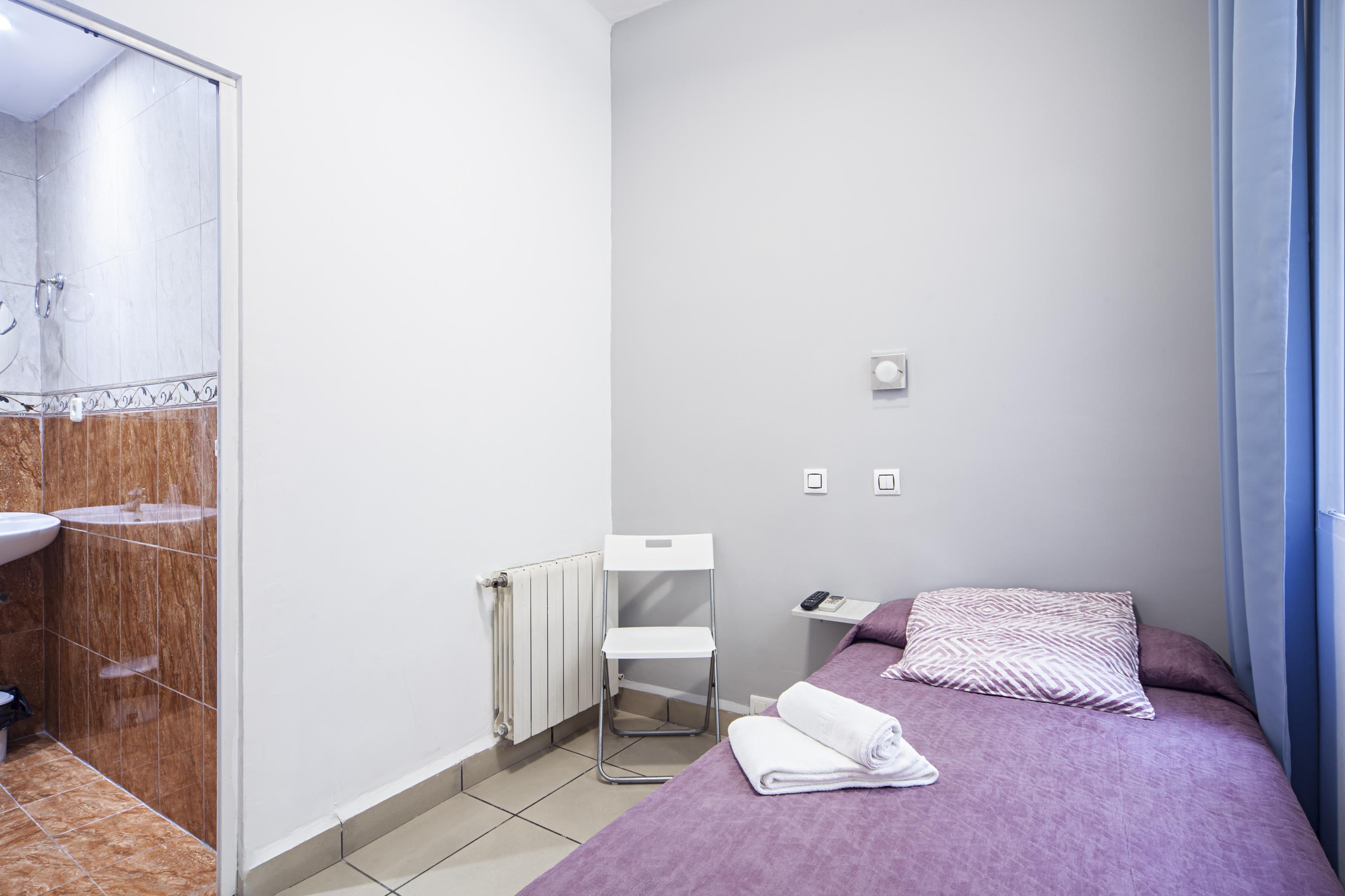 Hostal Inter Plaza Mayor Auto Check In Мадрид Екстериор снимка