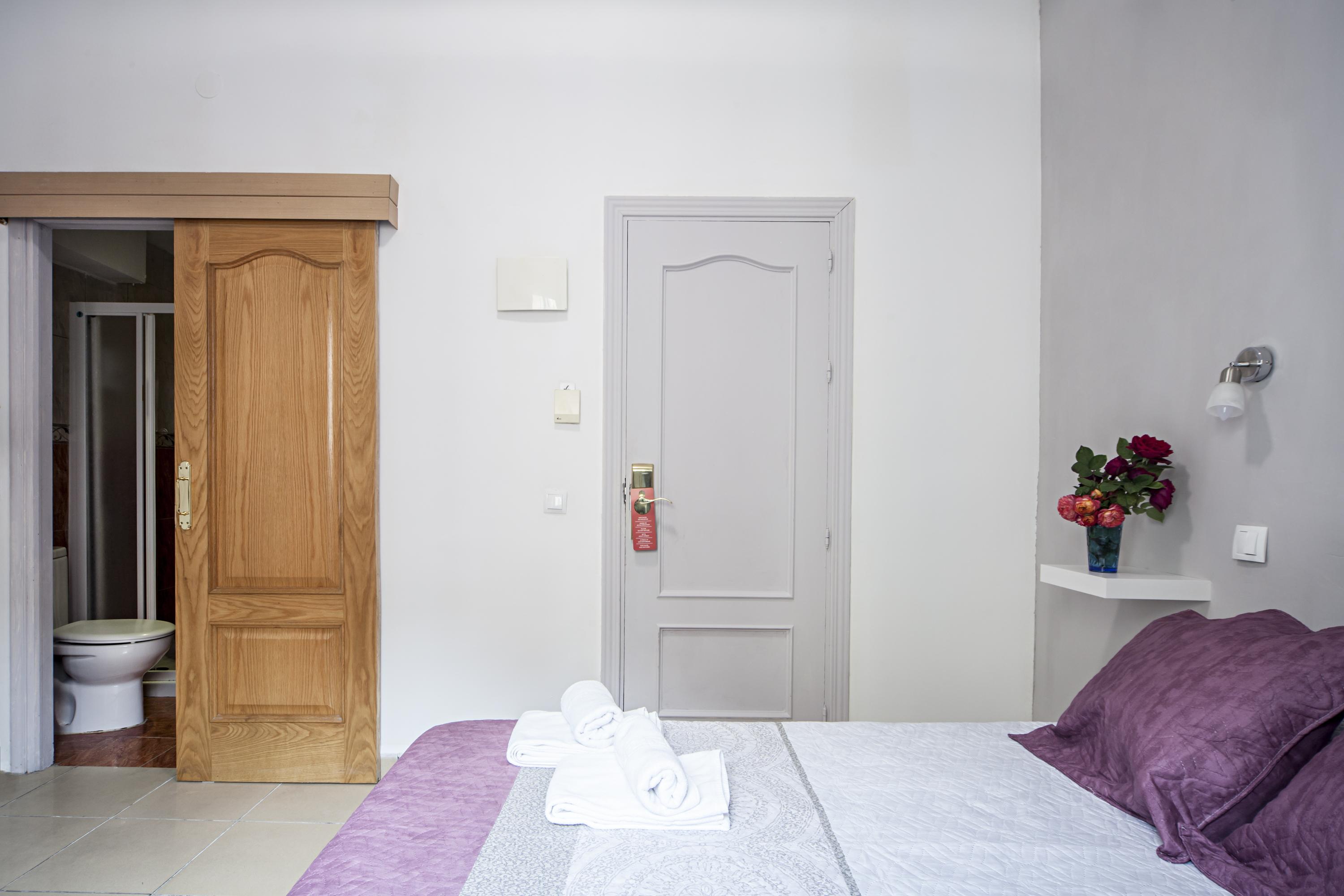 Hostal Inter Plaza Mayor Auto Check In Мадрид Екстериор снимка