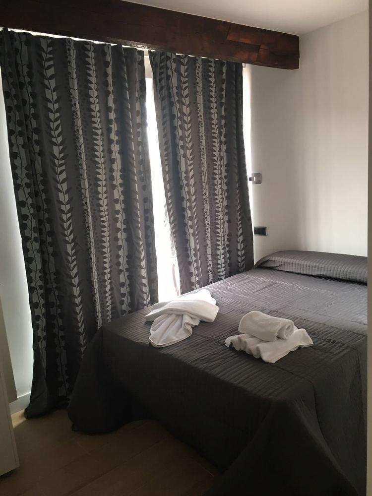 Hostal Inter Plaza Mayor Auto Check In Мадрид Екстериор снимка
