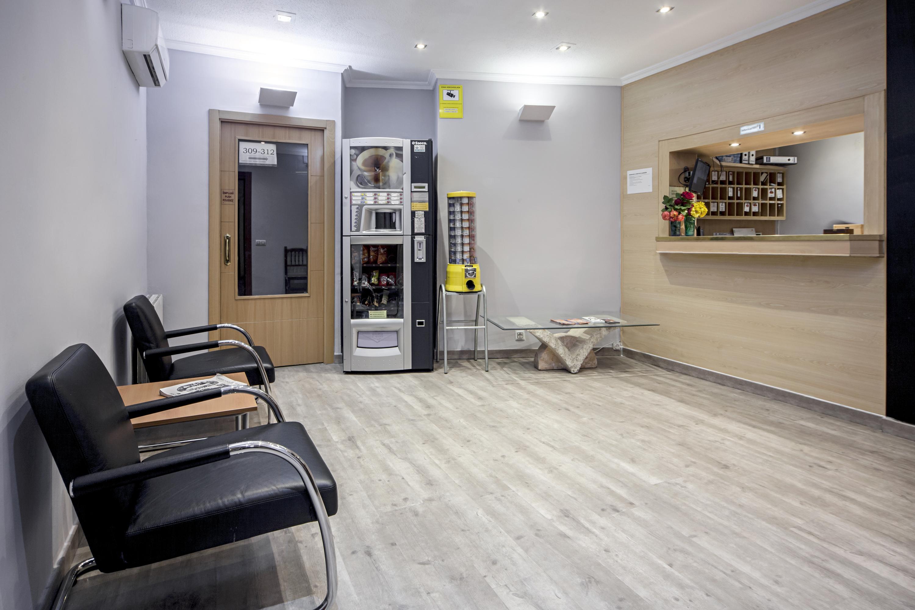 Hostal Inter Plaza Mayor Auto Check In Мадрид Екстериор снимка