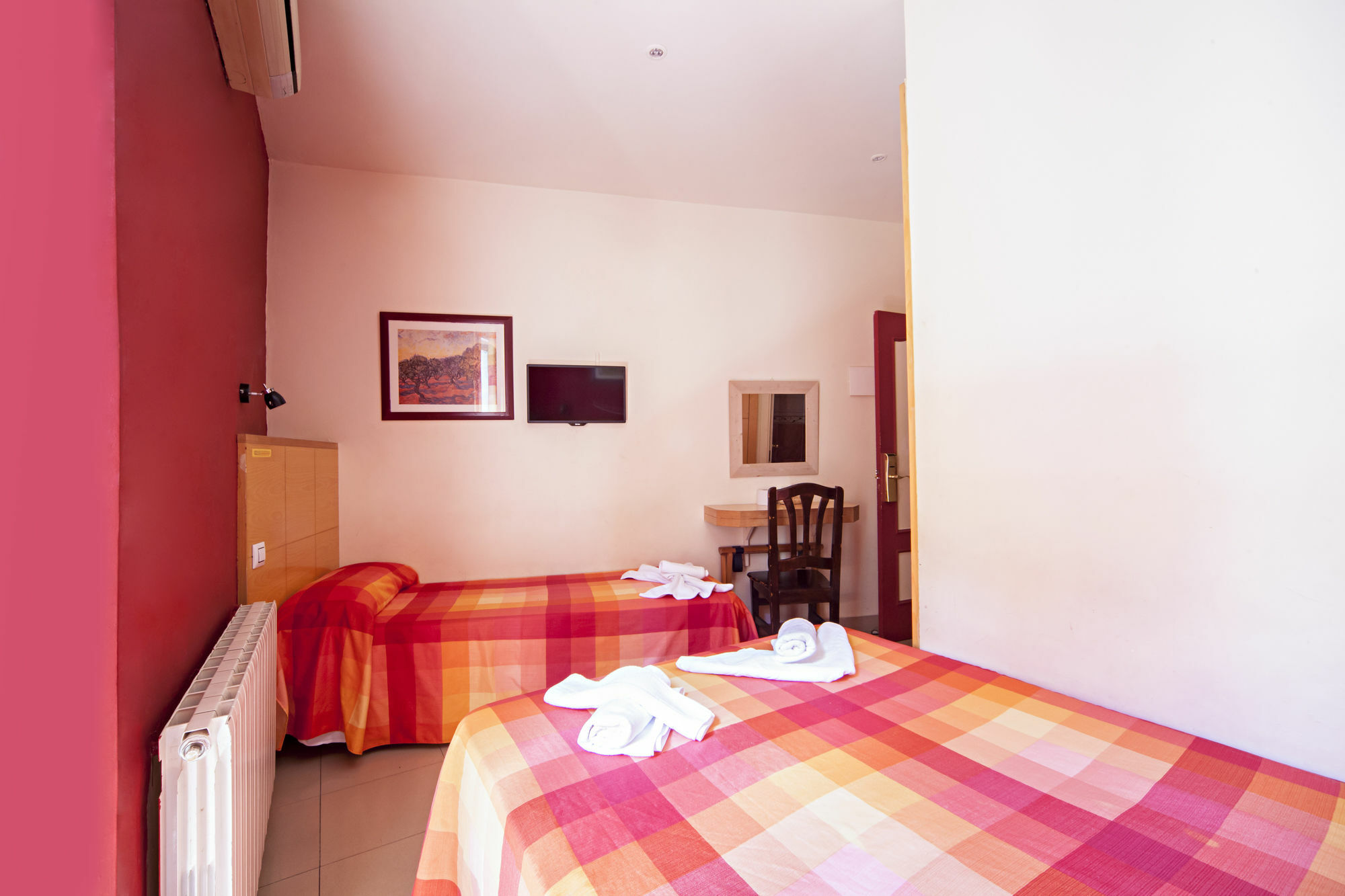 Hostal Inter Plaza Mayor Auto Check In Мадрид Екстериор снимка