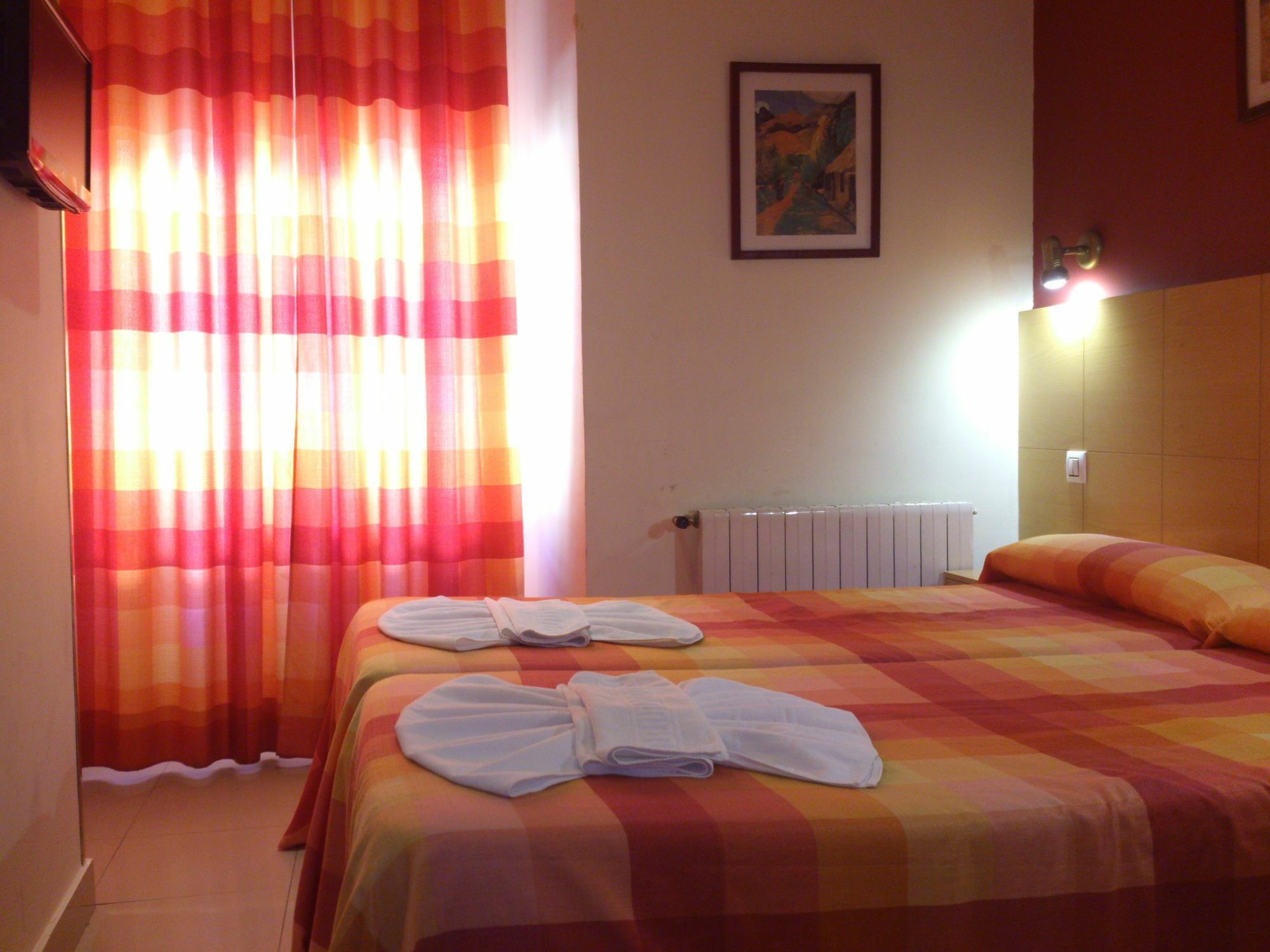 Hostal Inter Plaza Mayor Auto Check In Мадрид Екстериор снимка