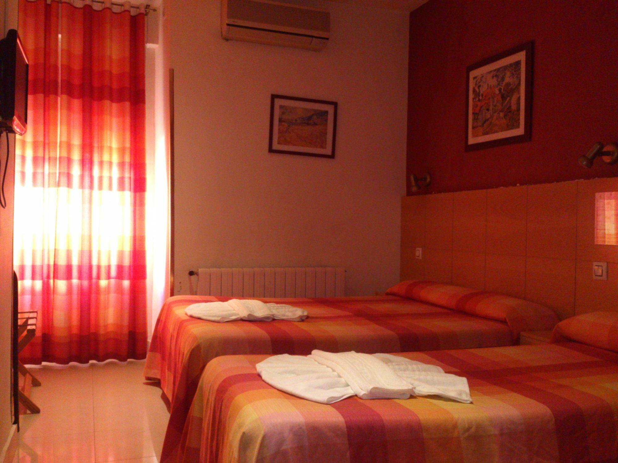 Hostal Inter Plaza Mayor Auto Check In Мадрид Екстериор снимка
