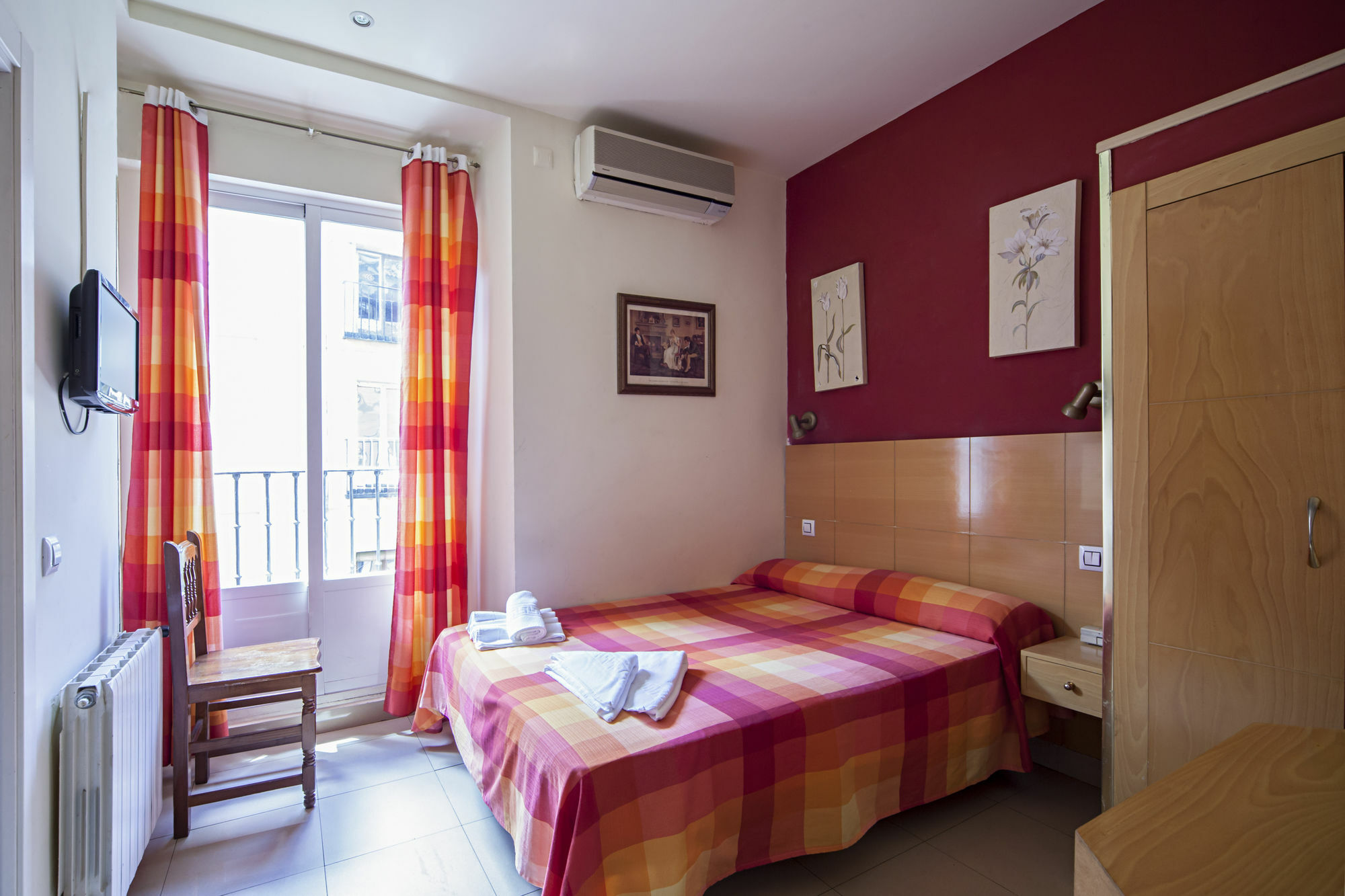 Hostal Inter Plaza Mayor Auto Check In Мадрид Екстериор снимка
