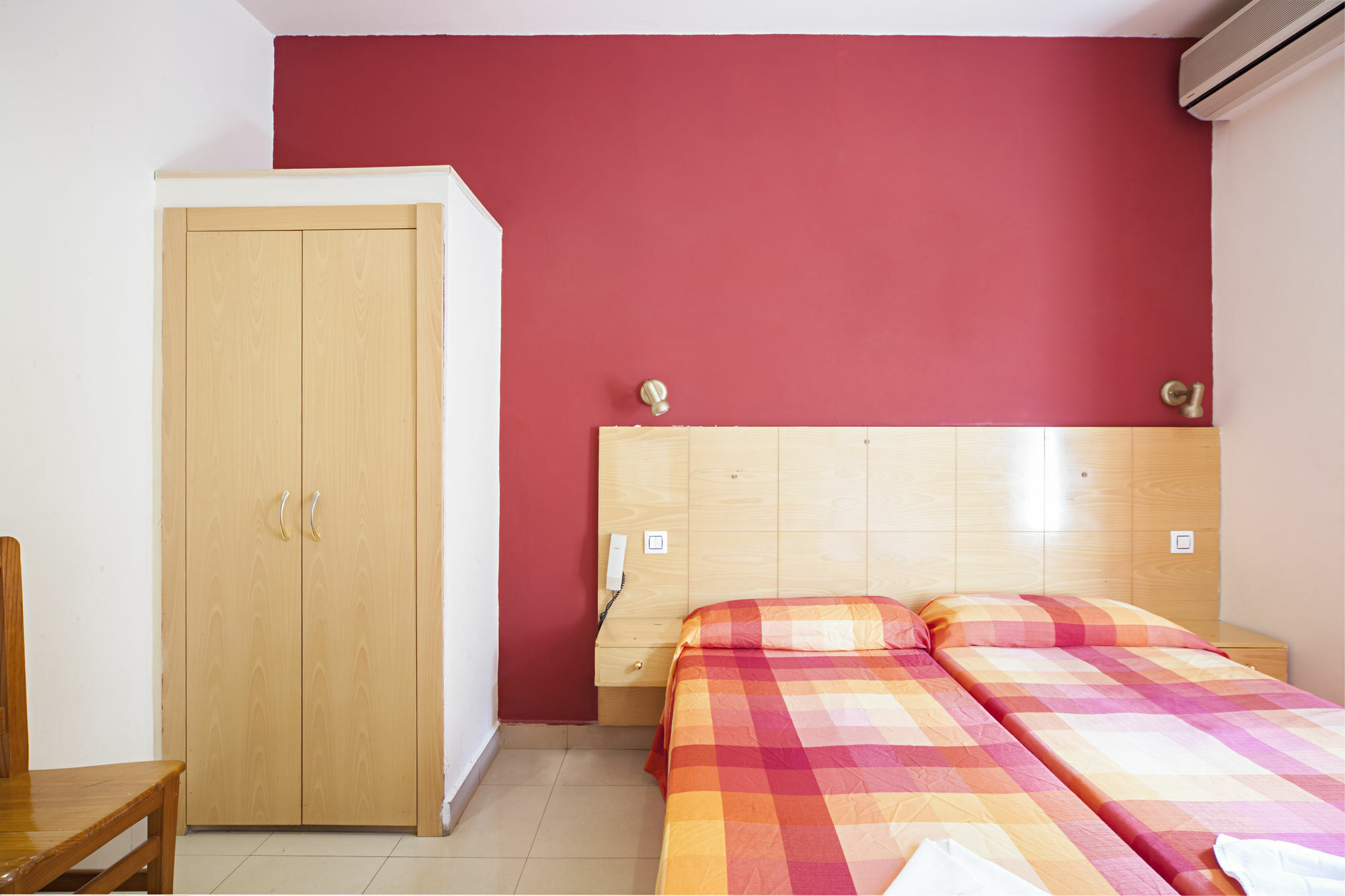 Hostal Inter Plaza Mayor Auto Check In Мадрид Екстериор снимка